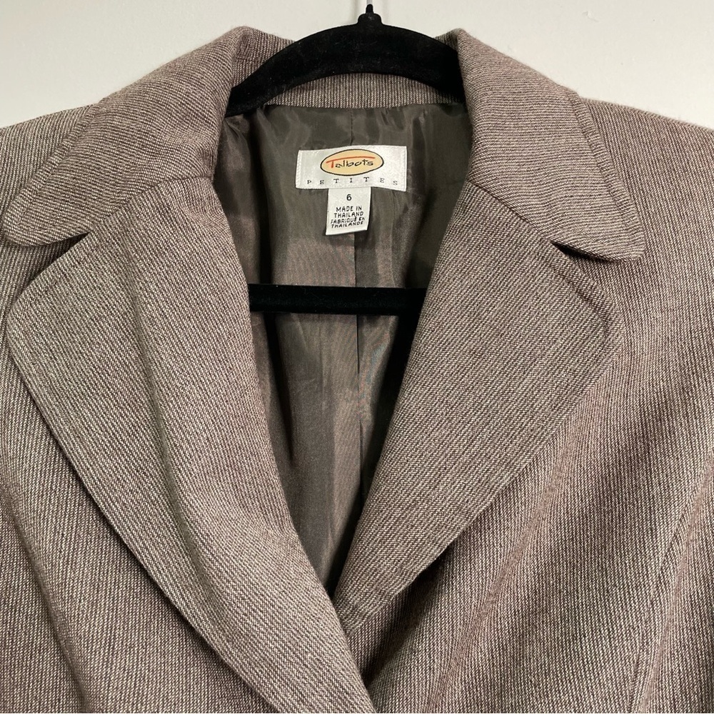 Talbots Petite Sz 6 100% Wool Blazer Classic Minimalist Button Closure Jacket - Picture 3 of 13